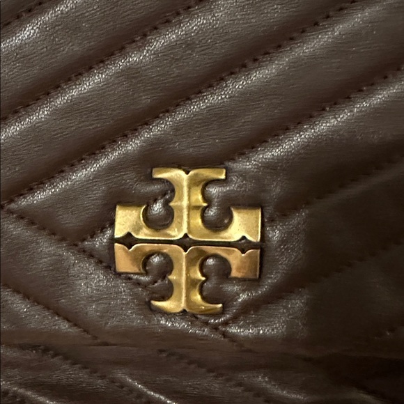 Tory Burch Kira Chevron Quilted Convertible Shoulder Bag - Picture 4 of 16